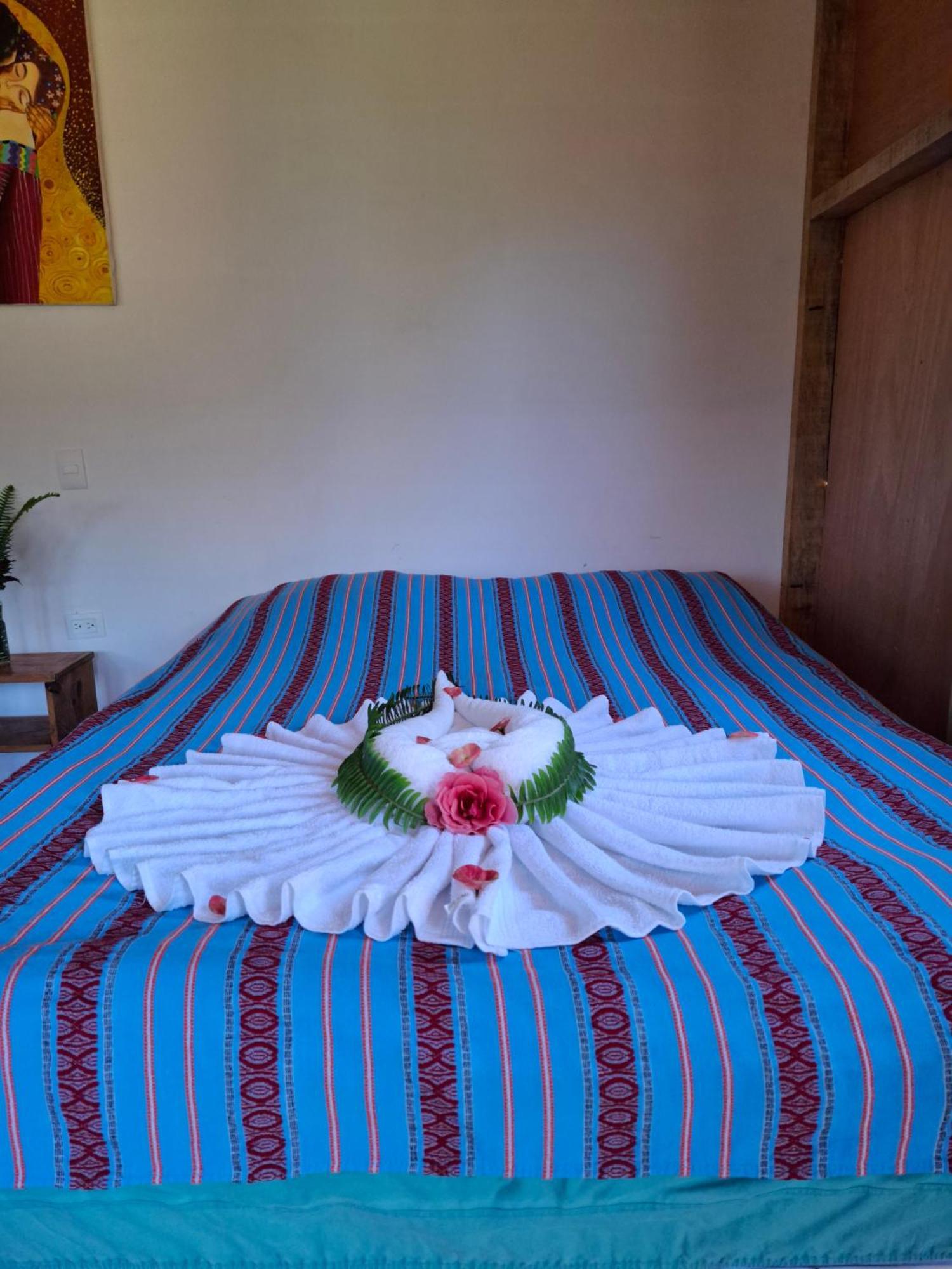 Eco-Hotel Mayachik San Juan La Laguna Buitenkant foto